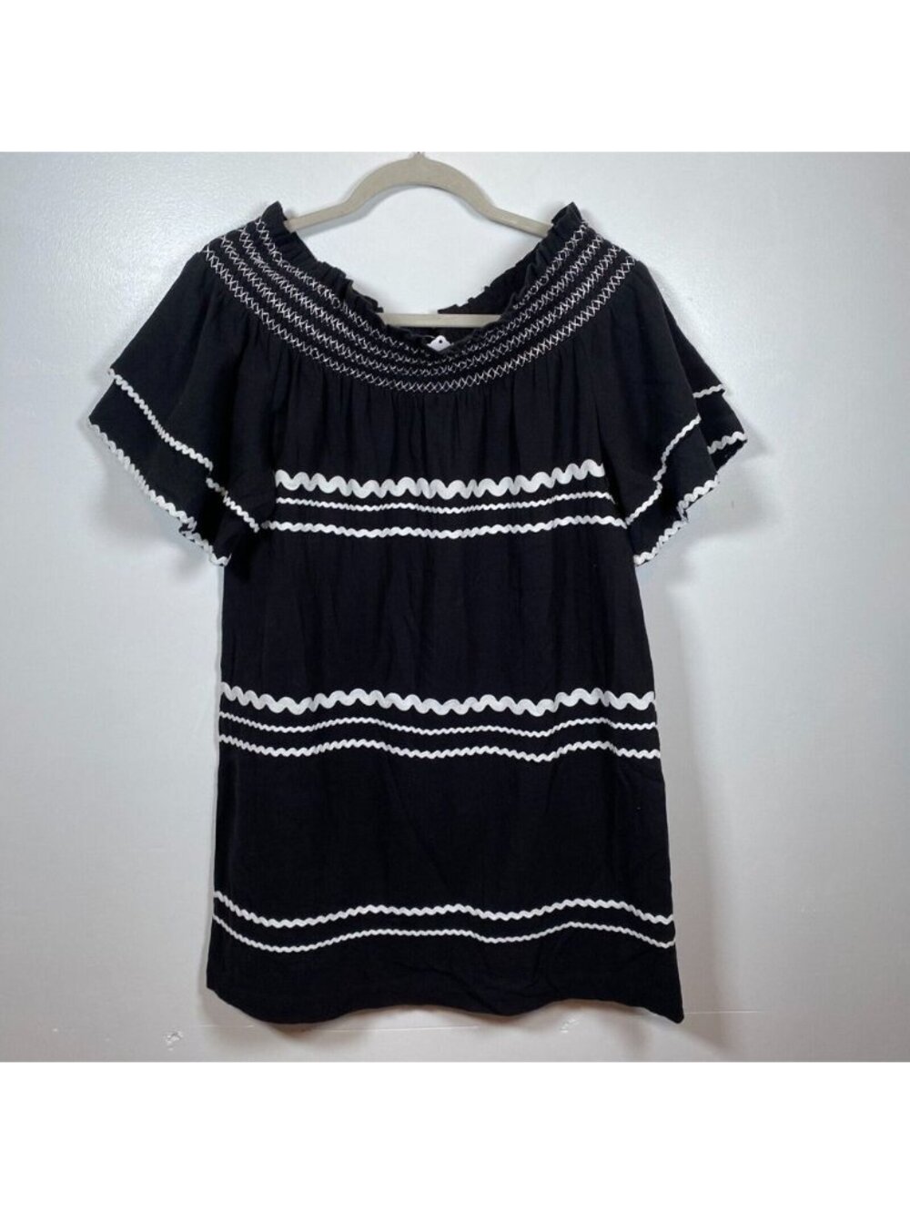 Mud Pie Dress Women's Size Small off the Shoulder Smocked‎ Black and White